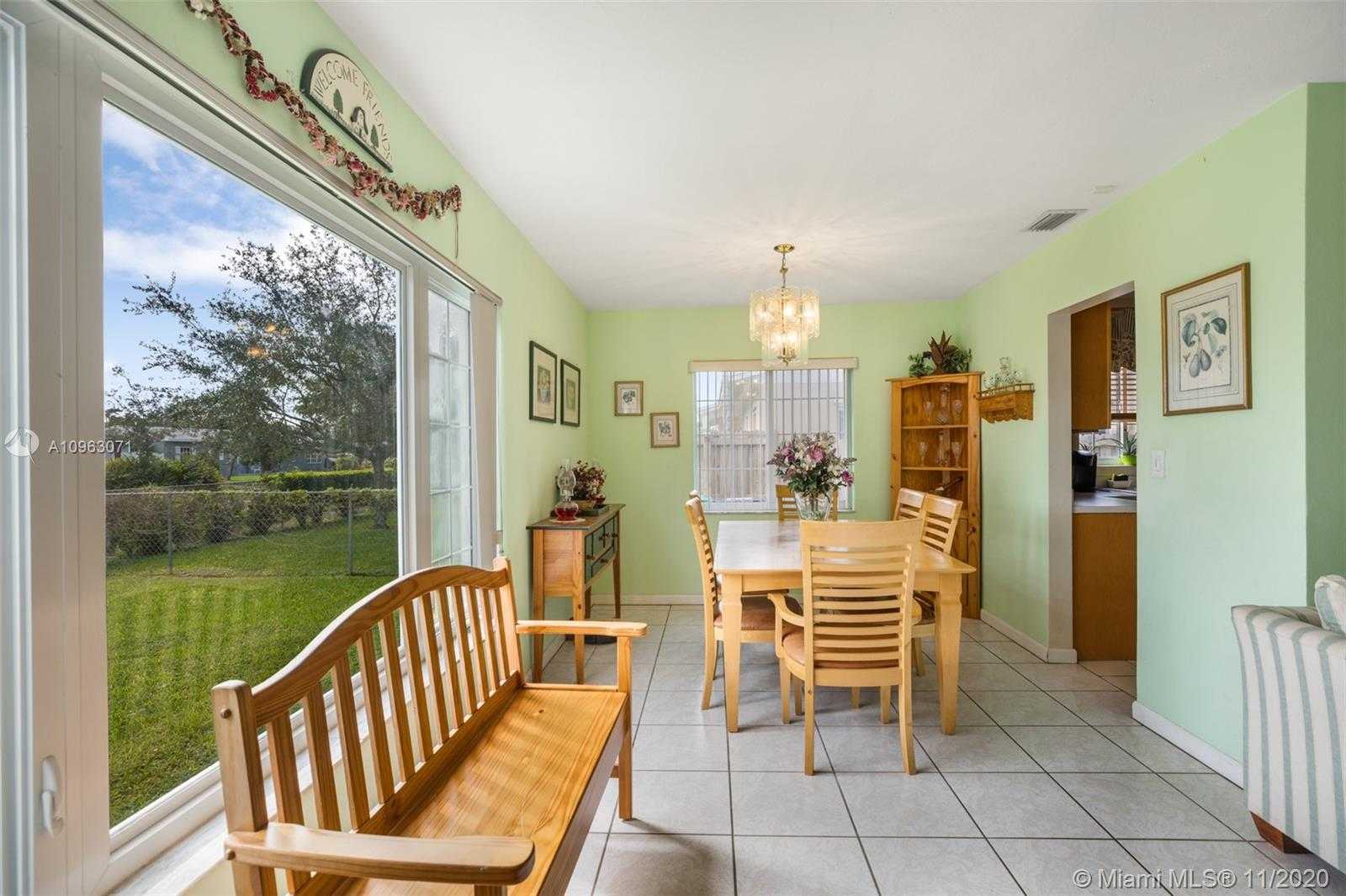 Small Image of 9105 SOUTH WEST 182ND ST, Palmetto Bay Number 3
