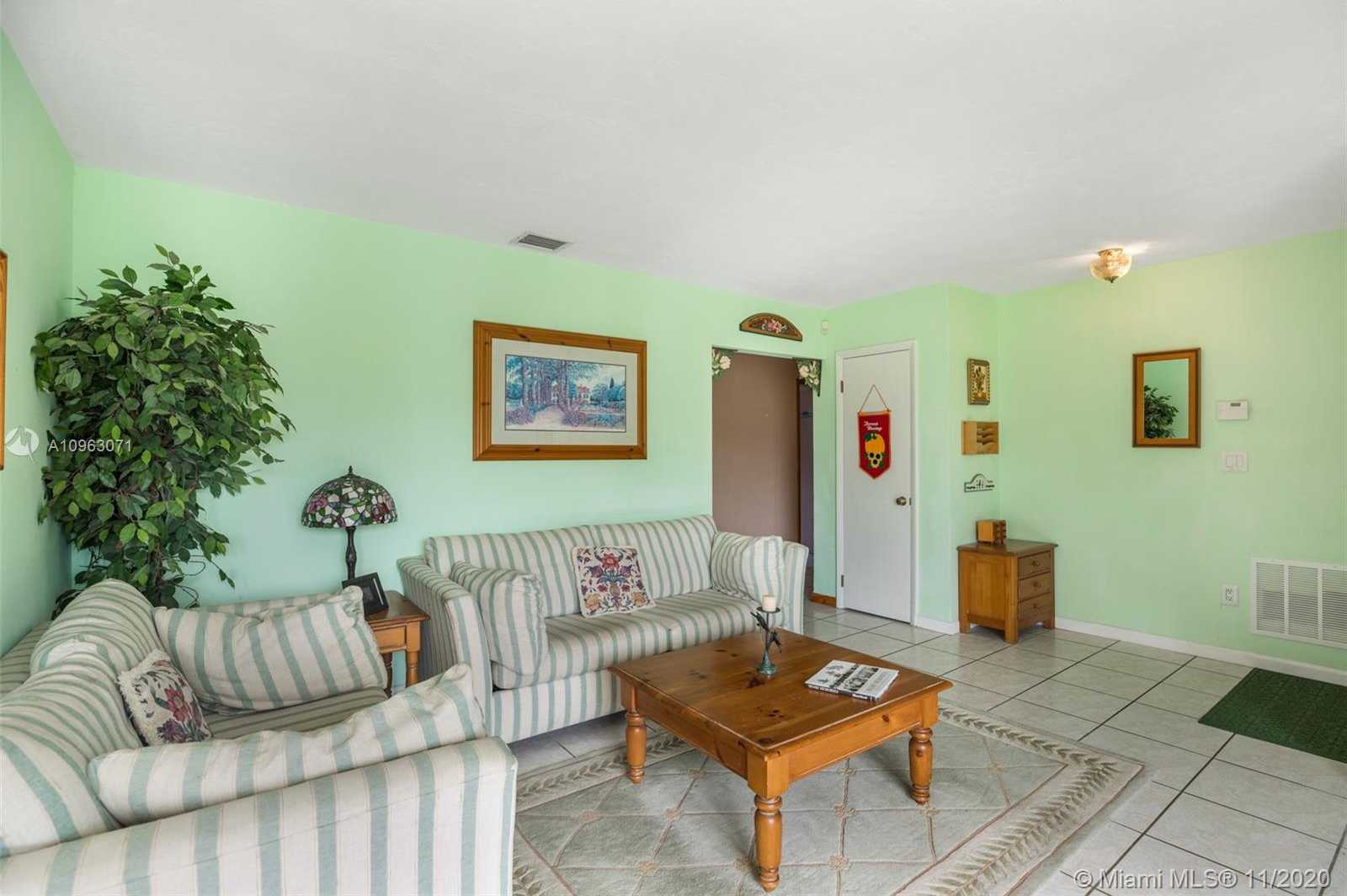 Small Image of 9105 SOUTH WEST 182ND ST, Palmetto Bay Number 5