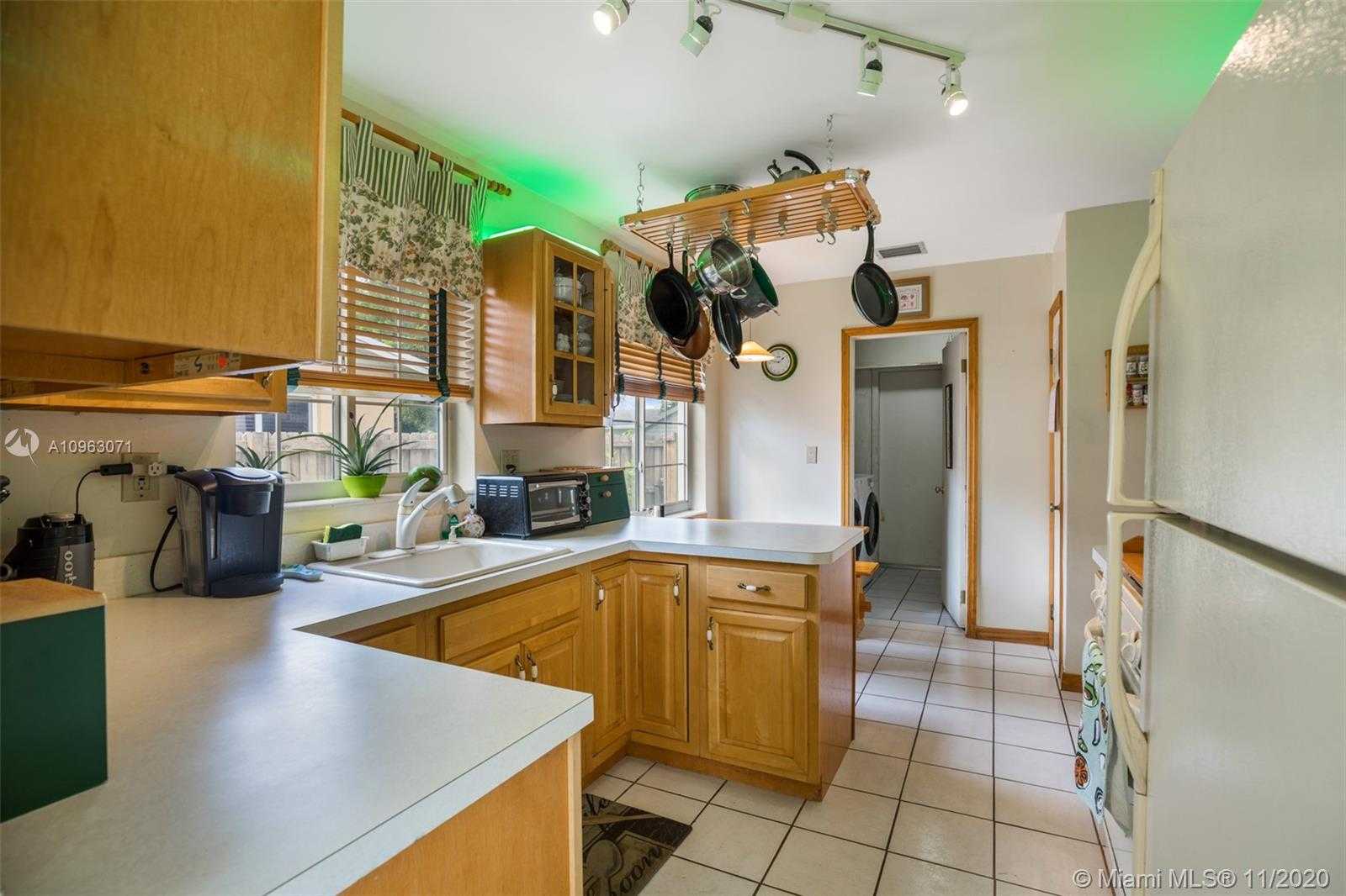 Small Image of 9105 SOUTH WEST 182ND ST, Palmetto Bay Number 7