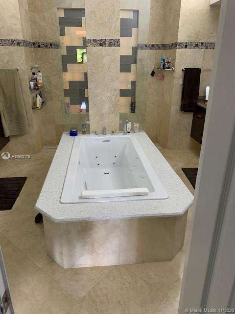 Small Image of 2910 NORTH EAST 164TH ST, North Miami Beach Number 18