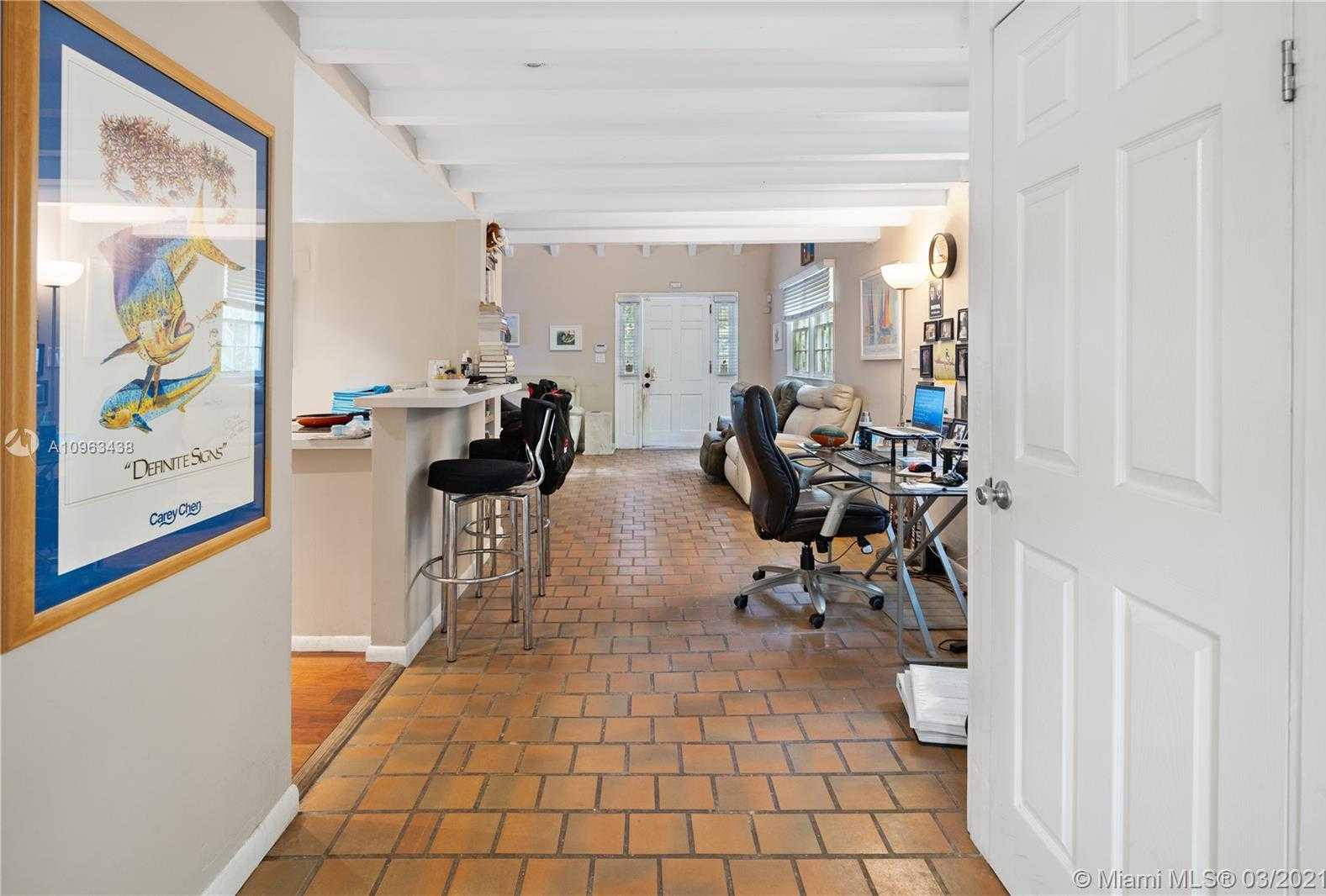 Small Image of 3580 MAIN HWY, Miami Number 13