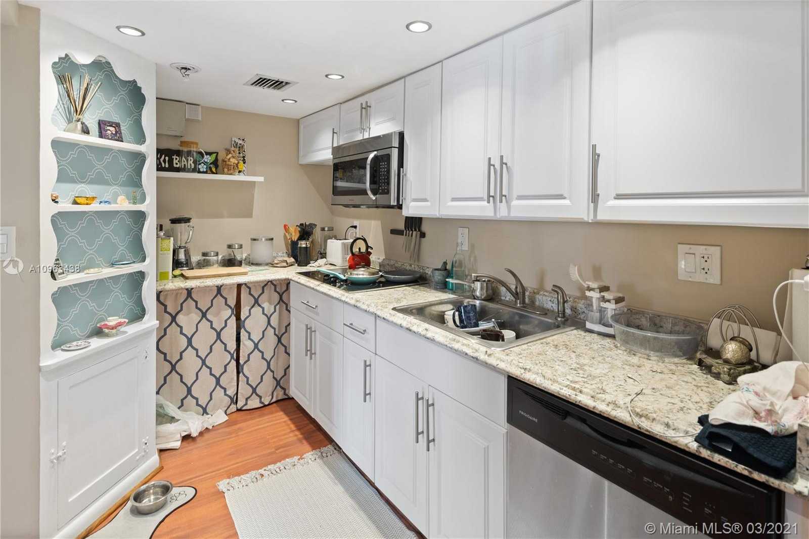 Small Image of 3580 MAIN HWY, Miami Number 19