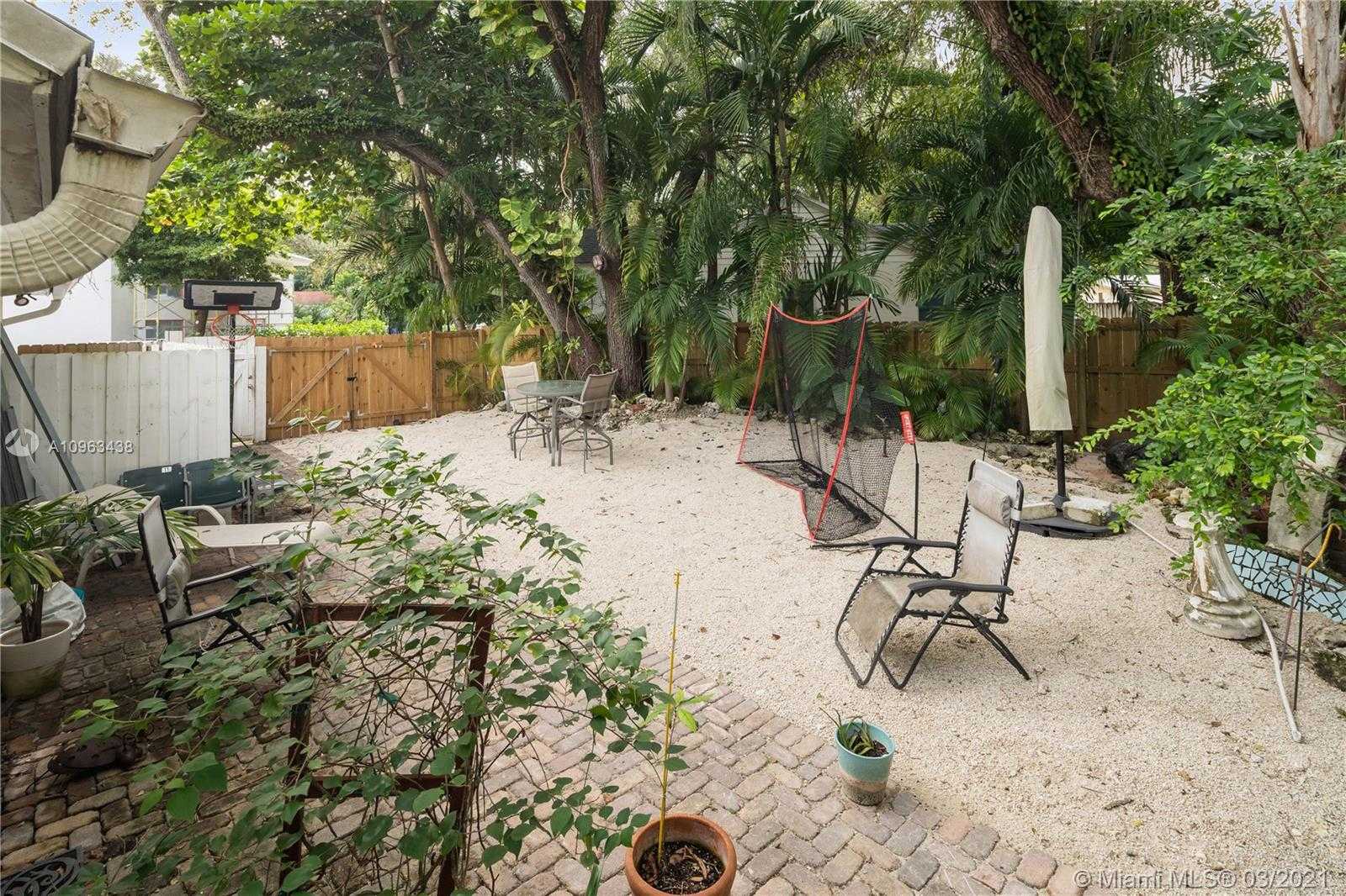 Small Image of 3580 MAIN HWY, Miami Number 21