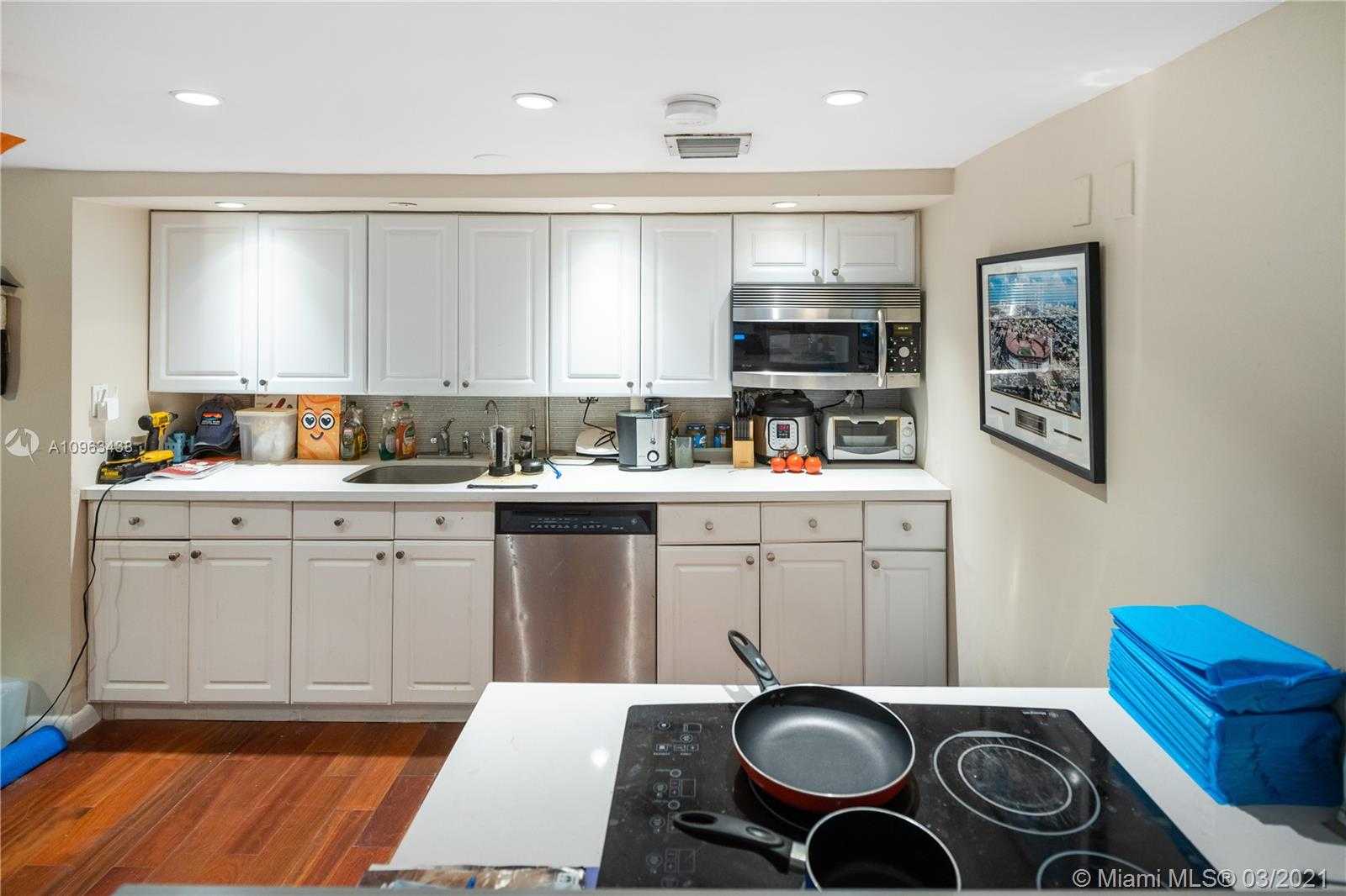 Small Image of 3580 MAIN HWY, Miami Number 5