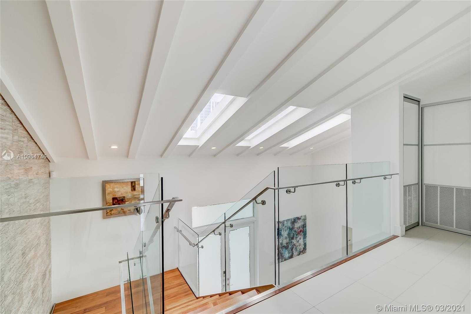 Small Image of 418 HOLIDAY DR, Hallandale Beach Number 12