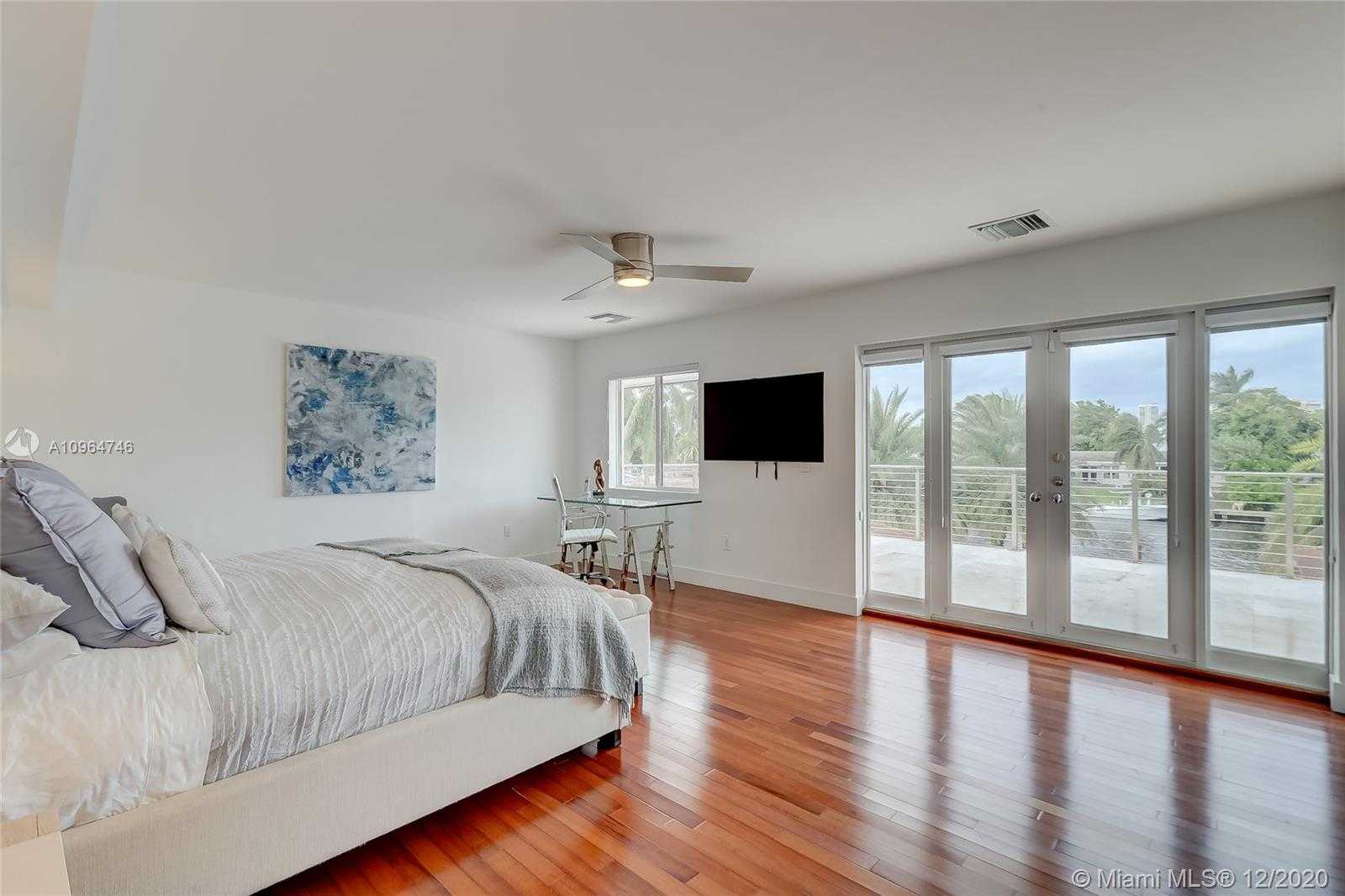 Small Image of 418 HOLIDAY DR, Hallandale Beach Number 13