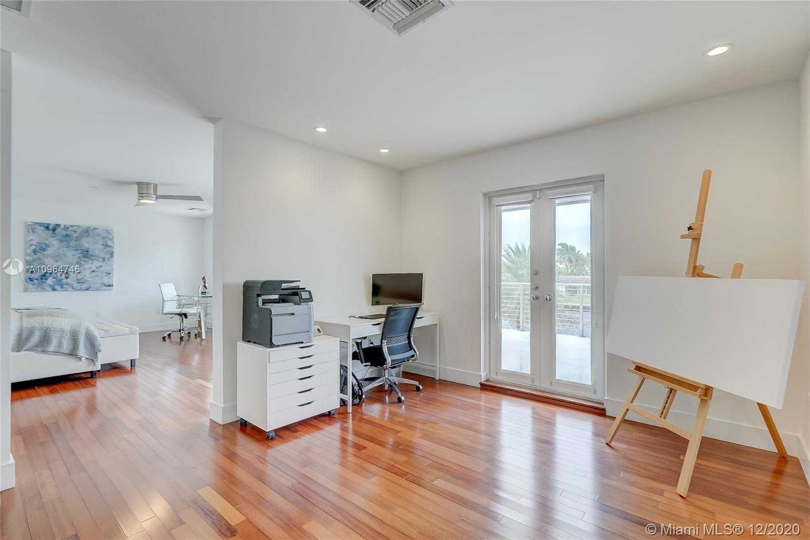 Small Image of 418 HOLIDAY DR, Hallandale Beach Number 14