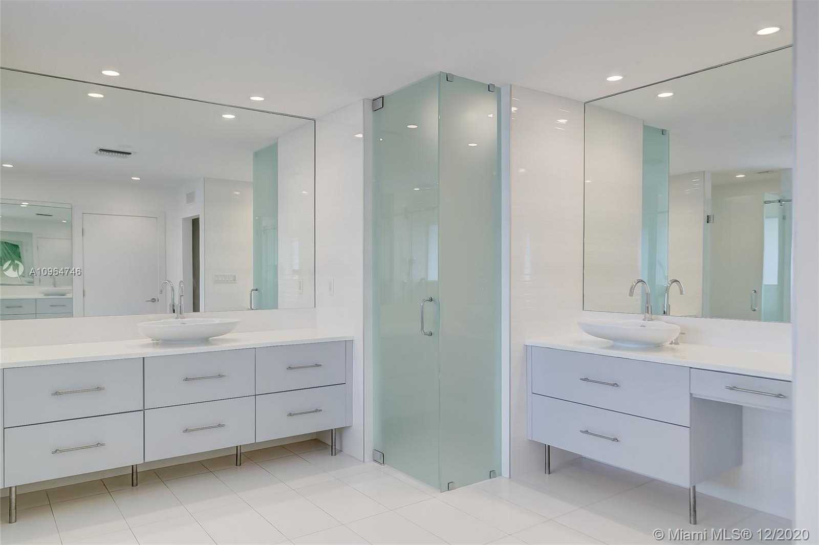 Small Image of 418 HOLIDAY DR, Hallandale Beach Number 16