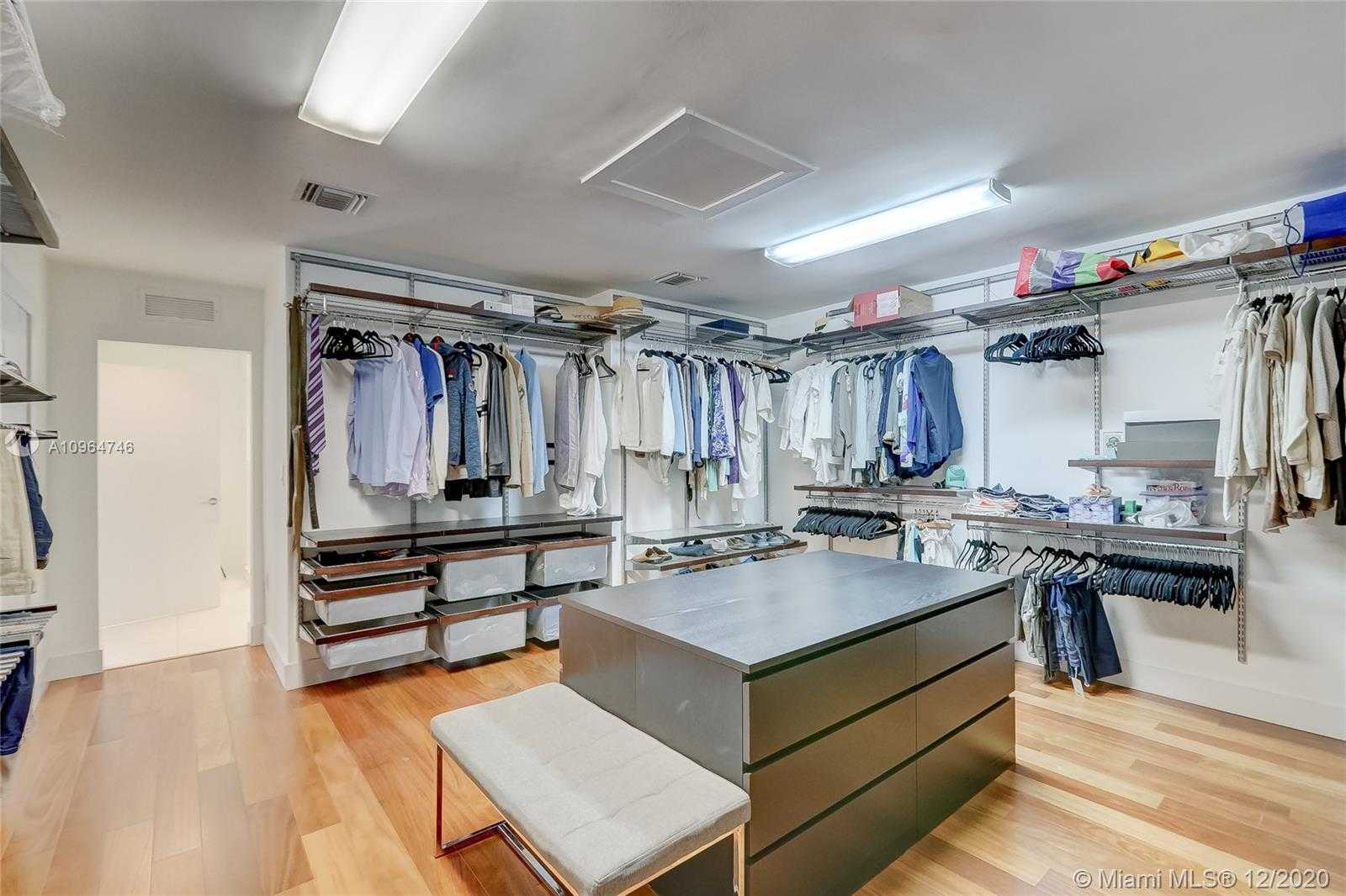 Small Image of 418 HOLIDAY DR, Hallandale Beach Number 17