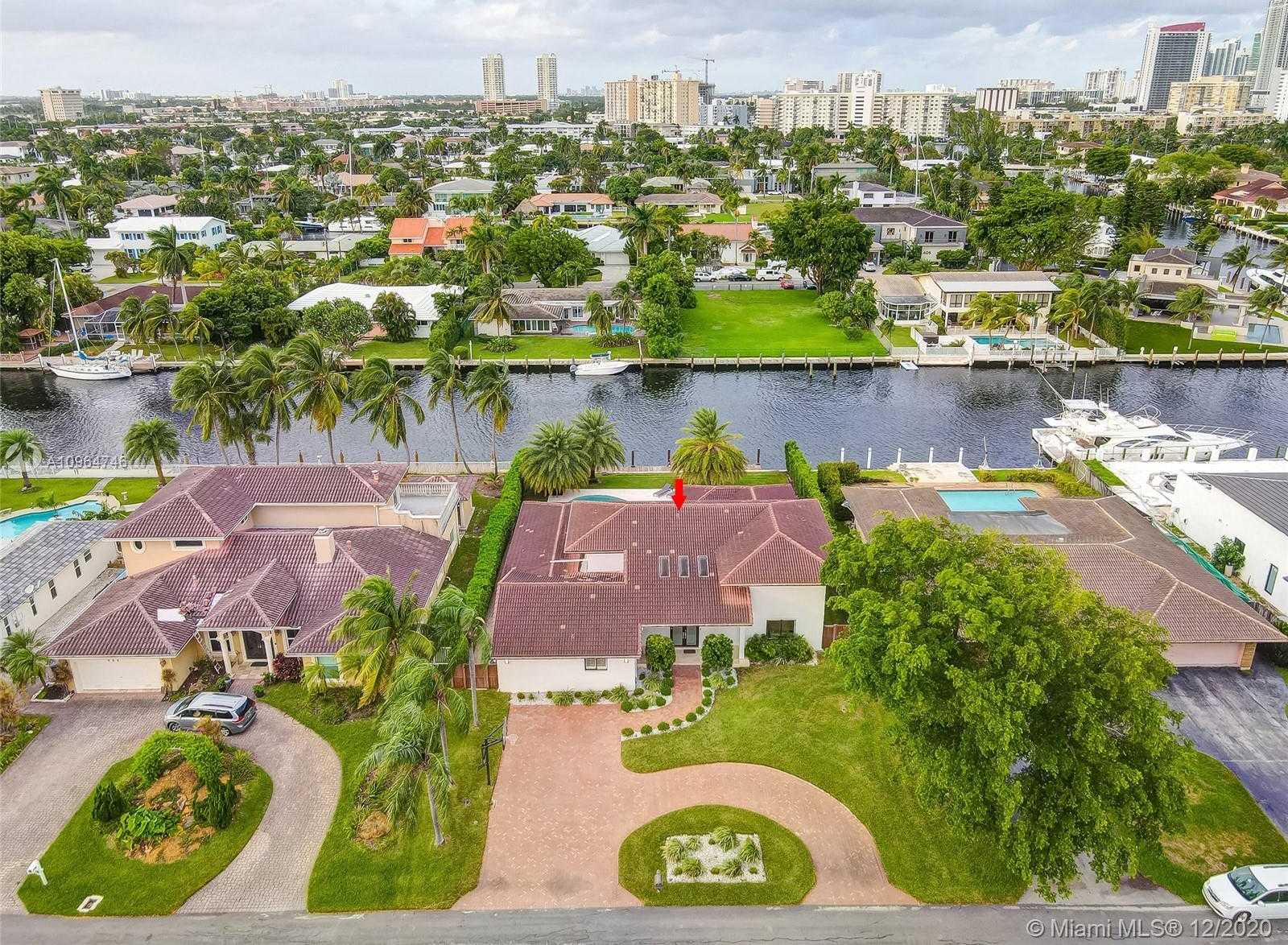 Small Image of 418 HOLIDAY DR, Hallandale Beach Number 20