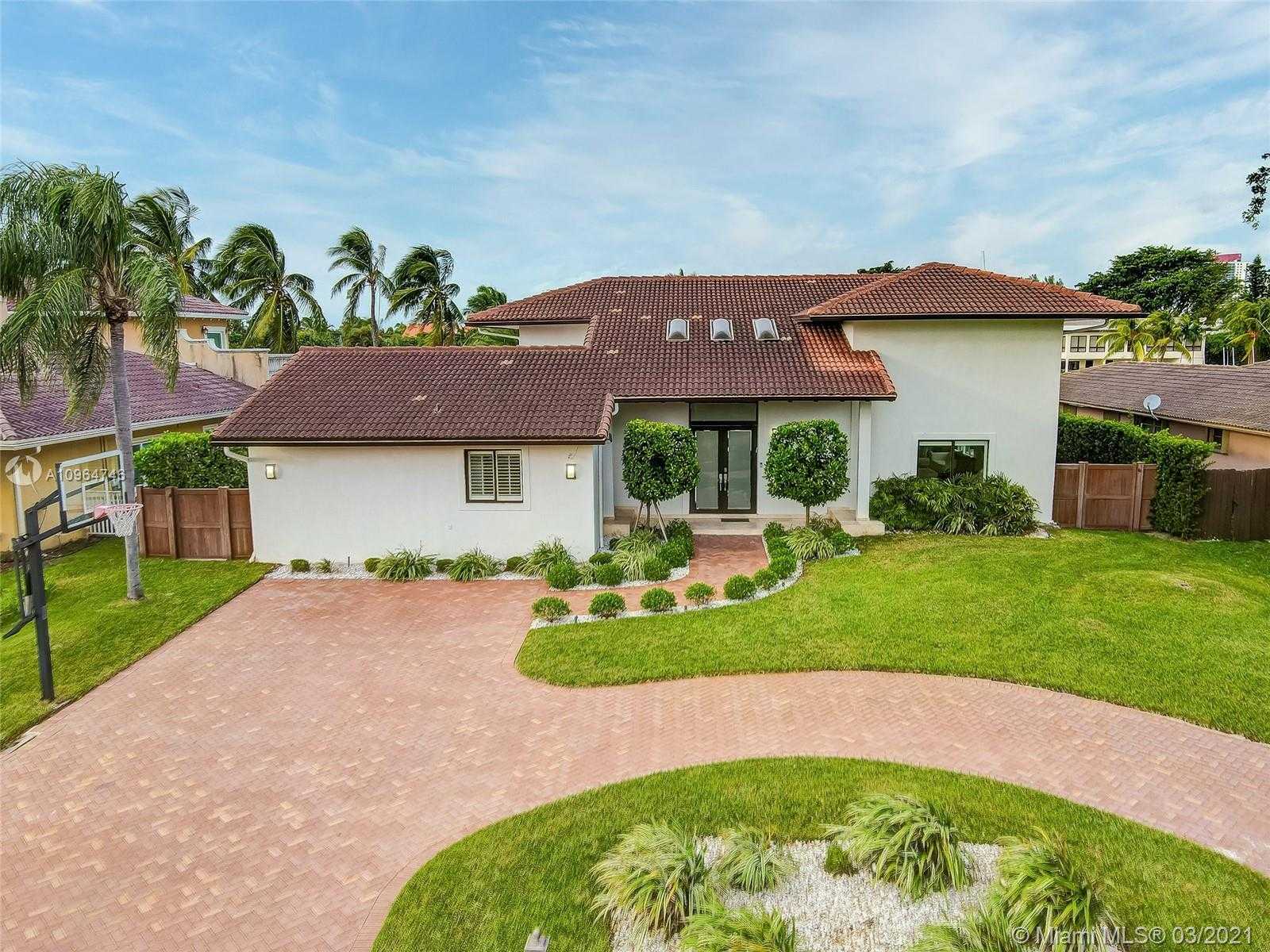 Small Image of 418 HOLIDAY DR, Hallandale Beach Number 3