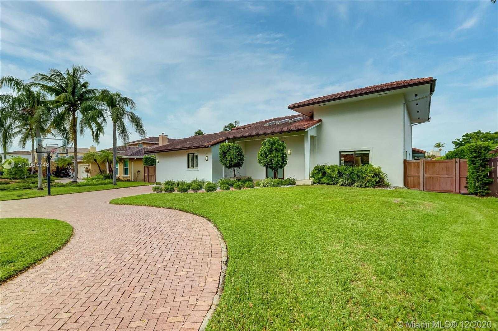 Small Image of 418 HOLIDAY DR, Hallandale Beach Number 4