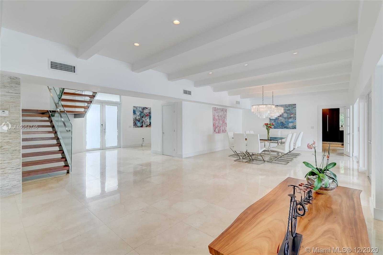 Small Image of 418 HOLIDAY DR, Hallandale Beach Number 7