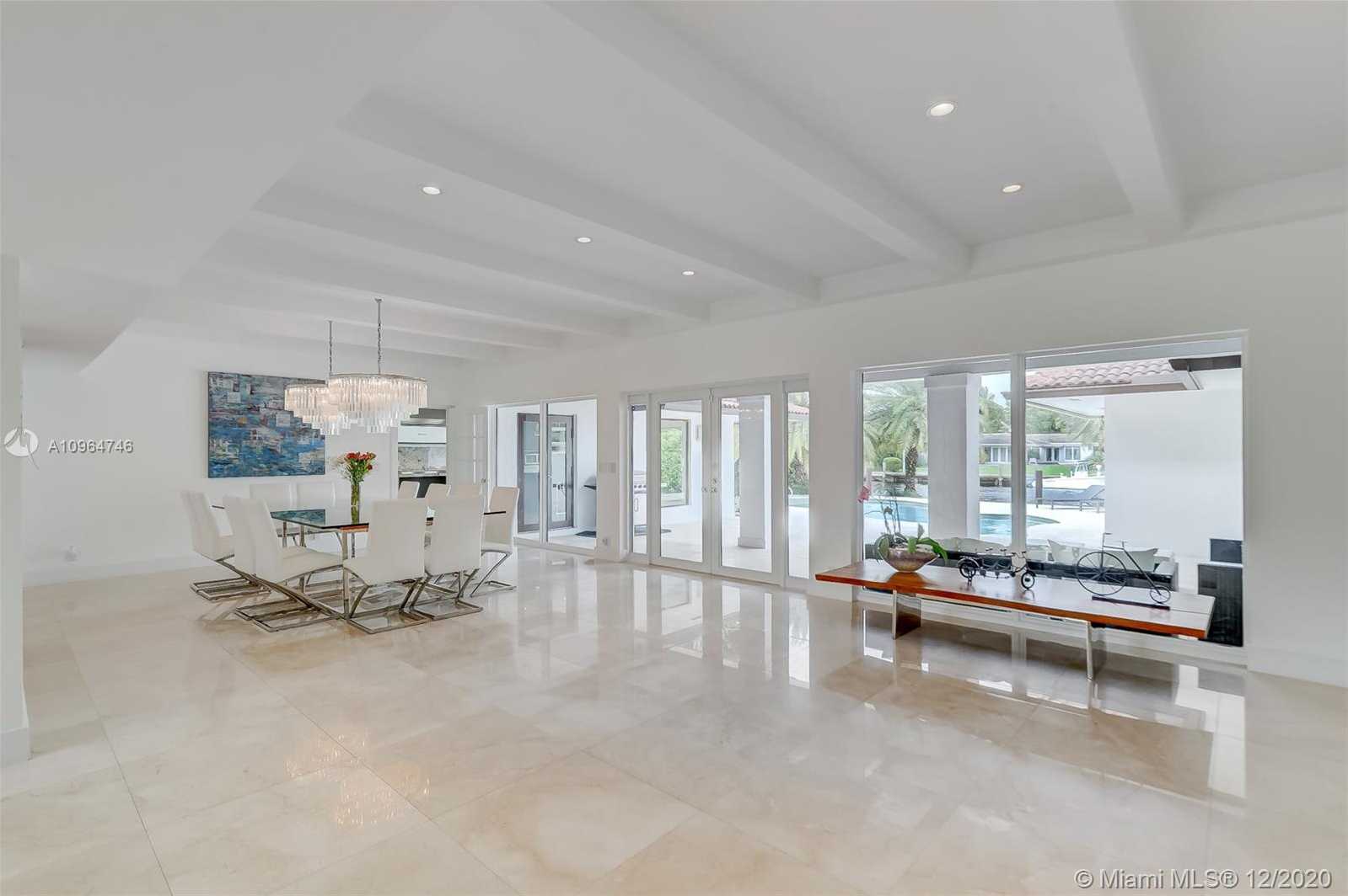 Small Image of 418 HOLIDAY DR, Hallandale Beach Number 8
