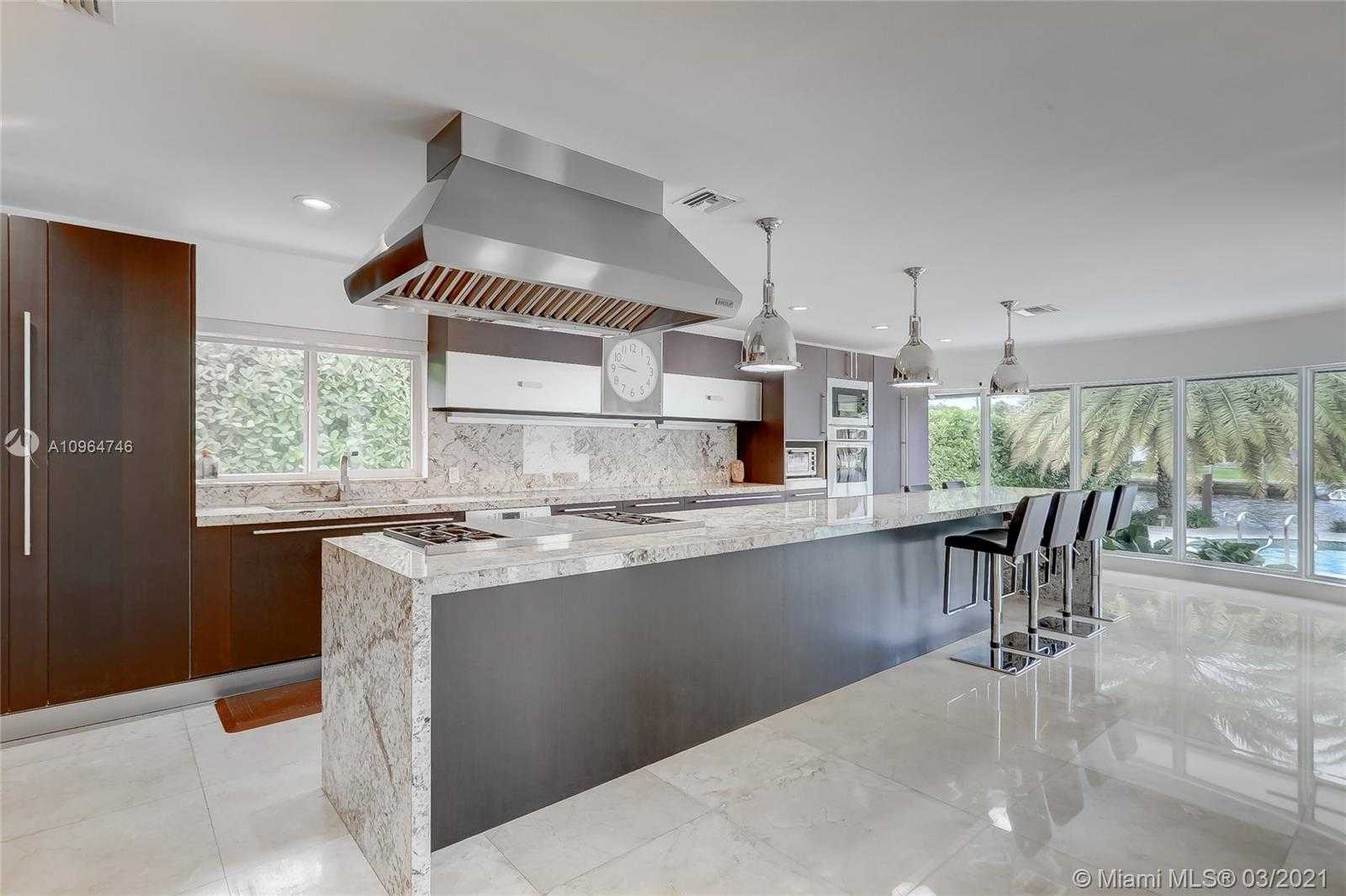 Small Image of 418 HOLIDAY DR, Hallandale Beach Number 9
