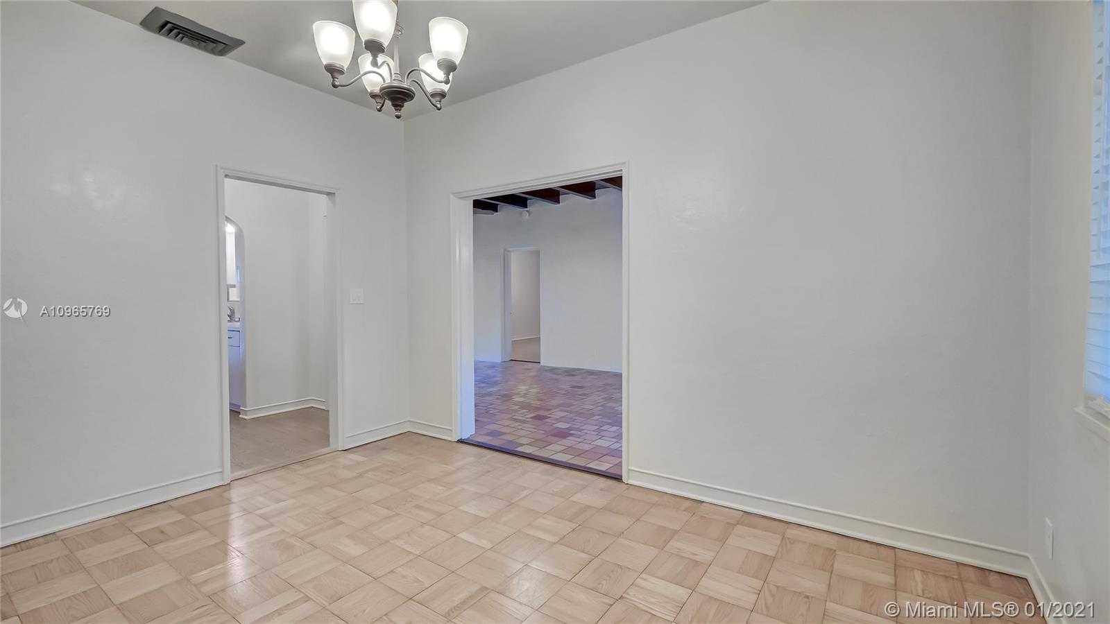 Small Image of 2523 ALHAMBRA CIR, Coral Gables Number 11