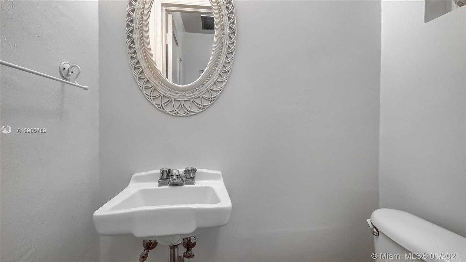 Small Image of 2523 ALHAMBRA CIR, Coral Gables Number 19