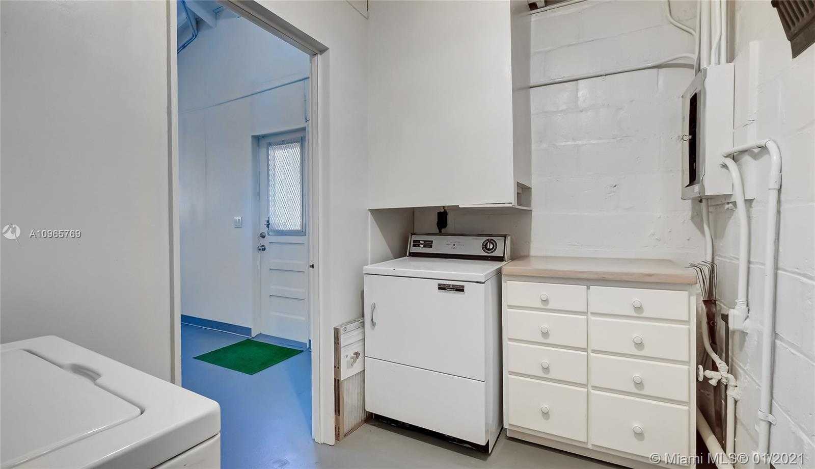 Small Image of 2523 ALHAMBRA CIR, Coral Gables Number 24