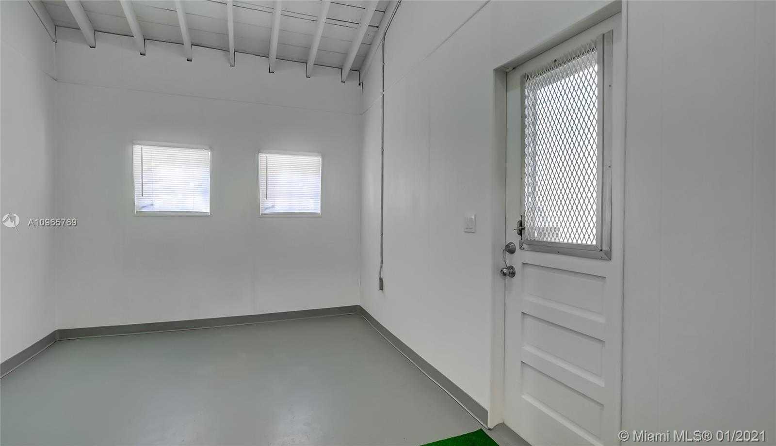 Small Image of 2523 ALHAMBRA CIR, Coral Gables Number 26
