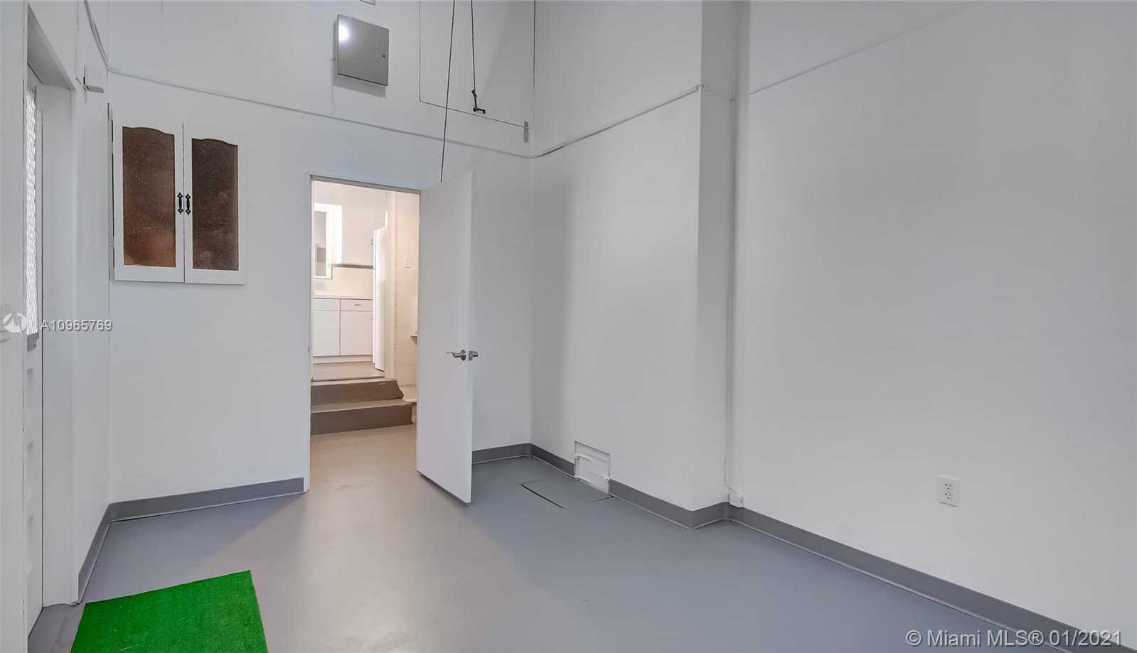 Small Image of 2523 ALHAMBRA CIR, Coral Gables Number 27