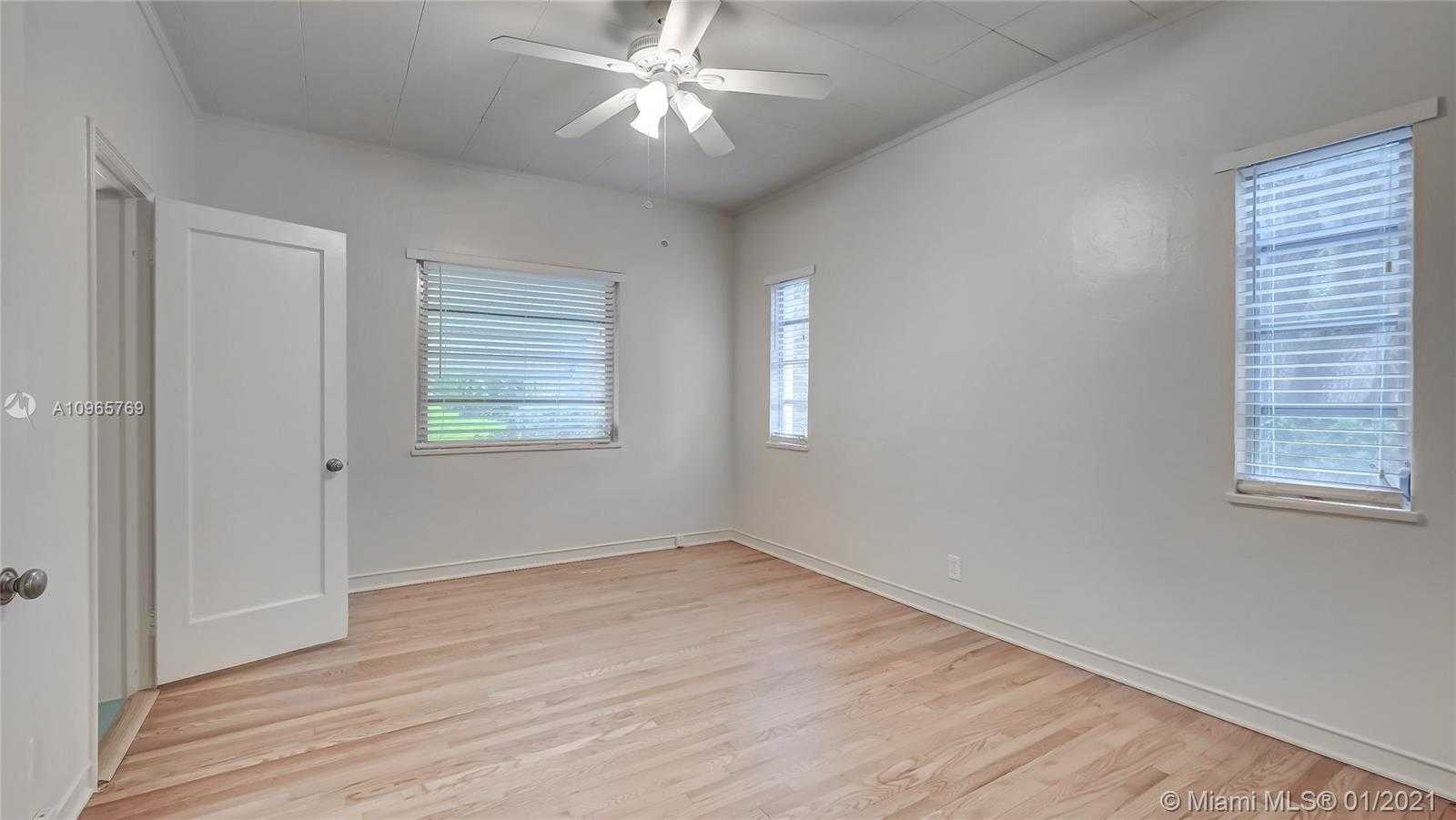 Small Image of 2523 ALHAMBRA CIR, Coral Gables Number 28