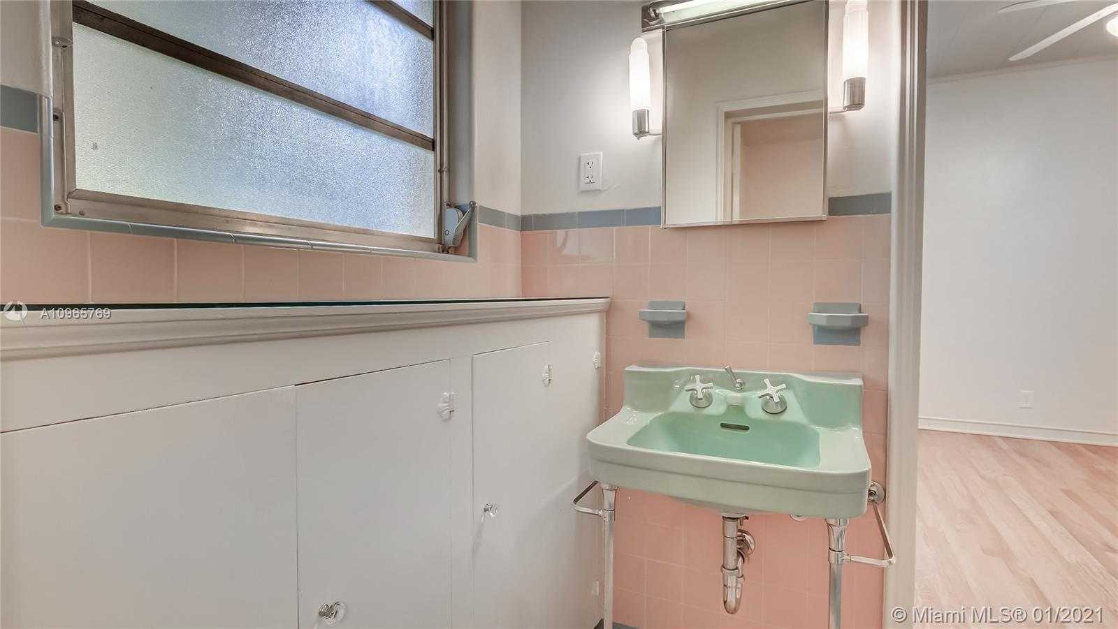 Small Image of 2523 ALHAMBRA CIR, Coral Gables Number 32