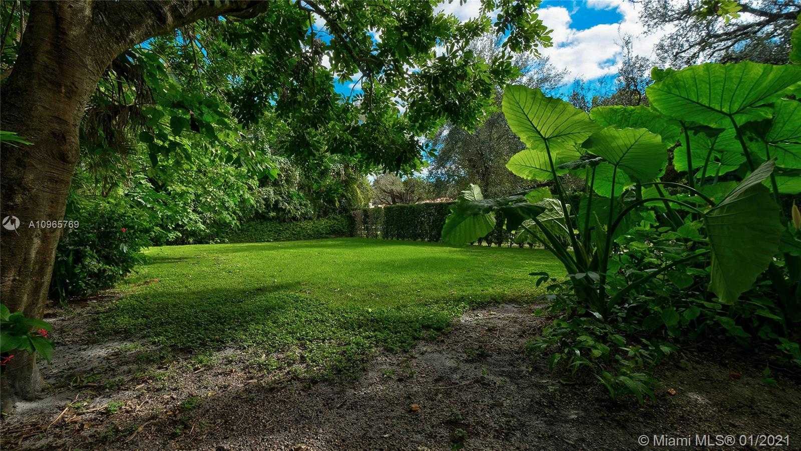 Small Image of 2523 ALHAMBRA CIR, Coral Gables Number 36