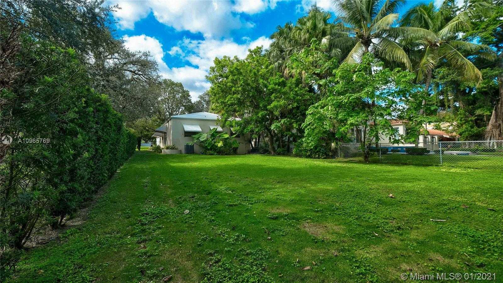 Small Image of 2523 ALHAMBRA CIR, Coral Gables Number 37
