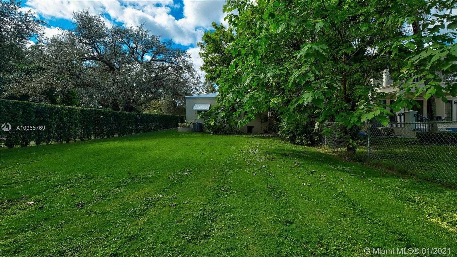 Small Image of 2523 ALHAMBRA CIR, Coral Gables Number 38