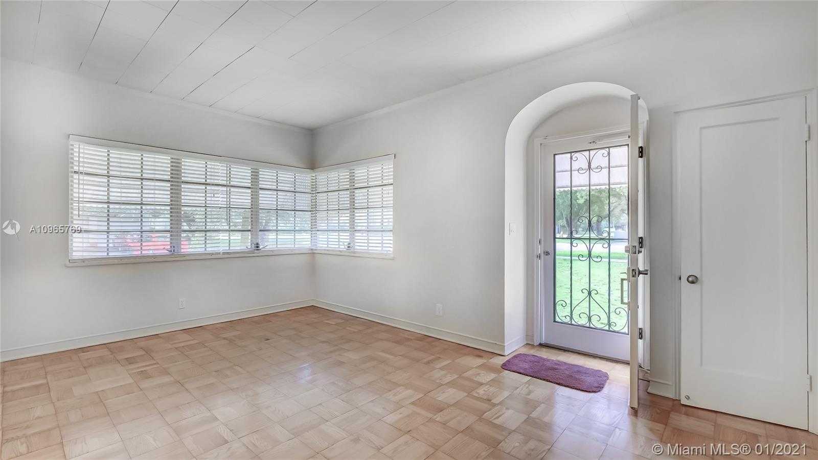 Small Image of 2523 ALHAMBRA CIR, Coral Gables Number 6
