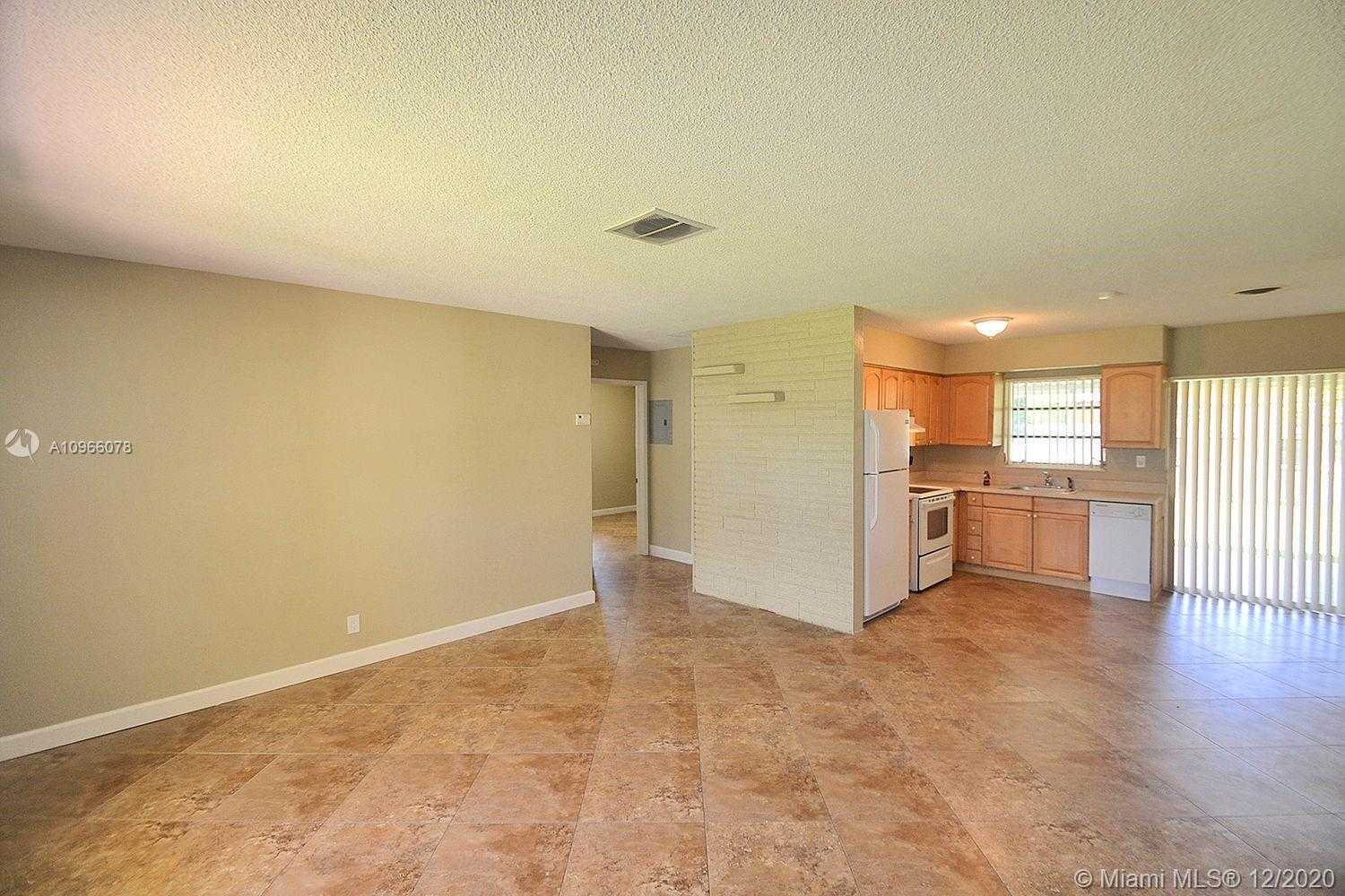 Small Image of 571 SOUTH EAST 2ND TER, Pompano Beach Number 4