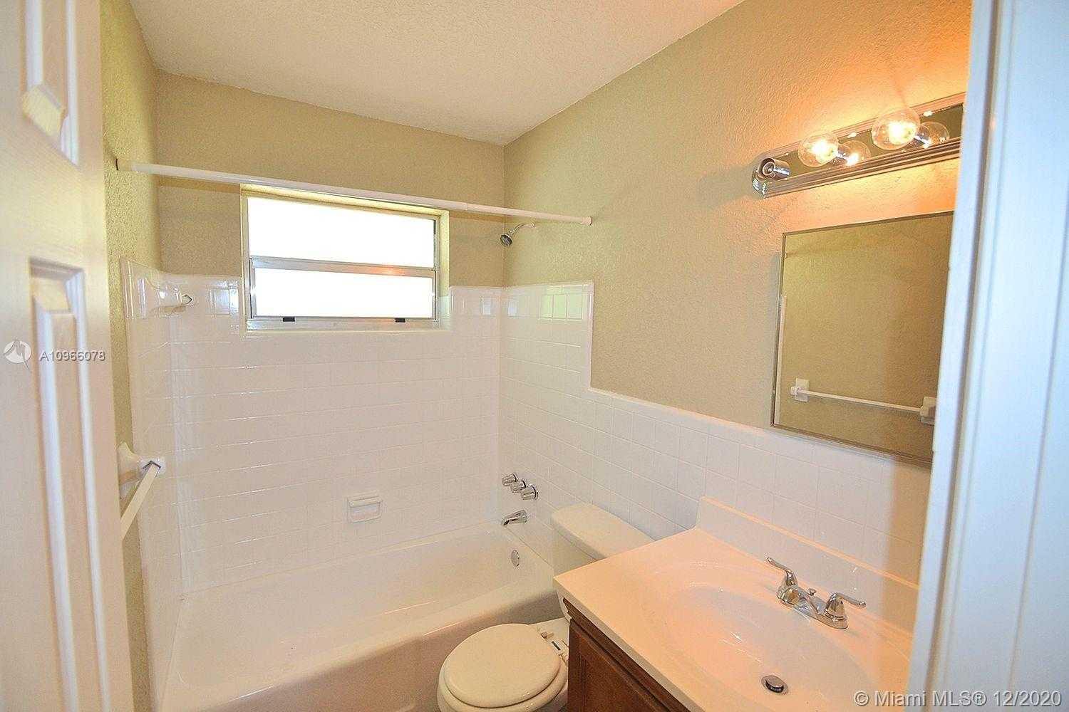 Small Image of 571 SOUTH EAST 2ND TER, Pompano Beach Number 7
