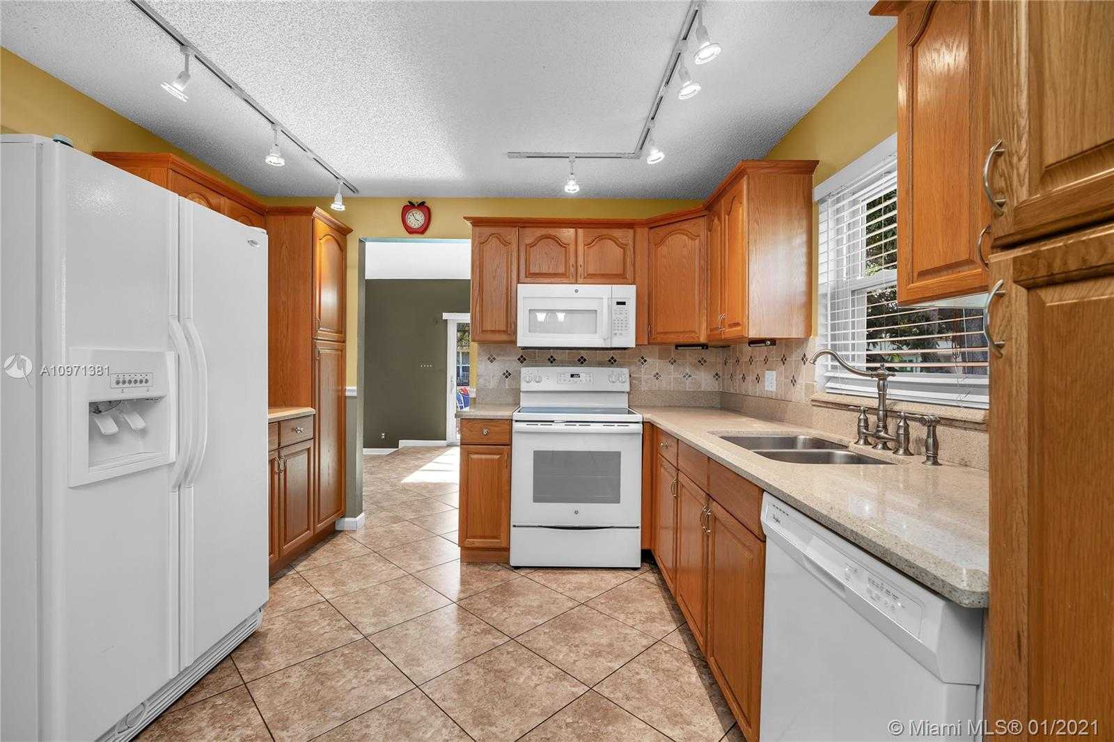 Small Image of 5300 MANGO CIR, Tamarac Number 6