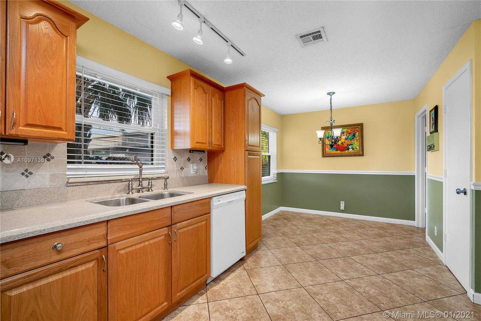 Small Image of 5300 MANGO CIR, Tamarac Number 7