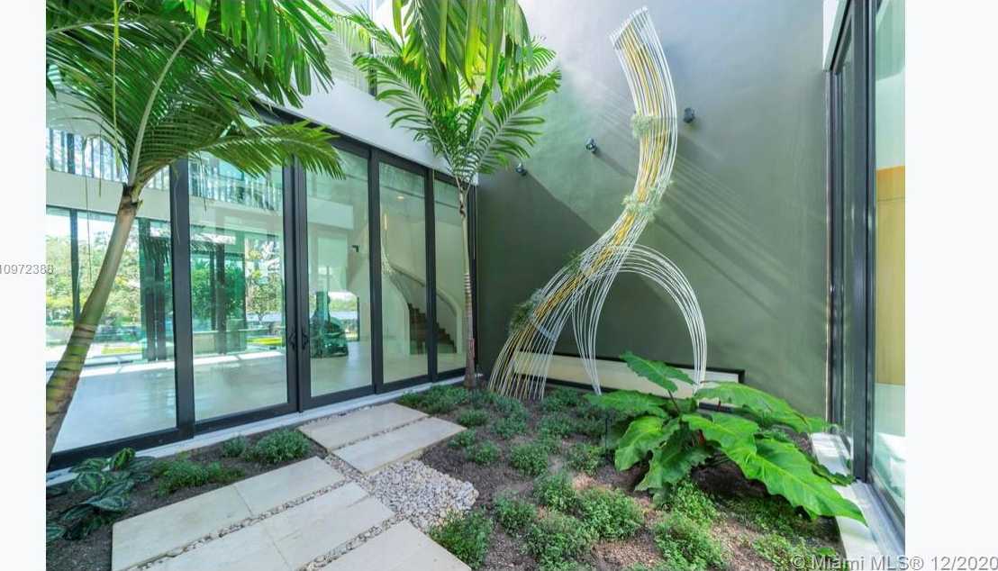 Small Image of 540 LEUCADENDRA DR, Coral Gables Number 14