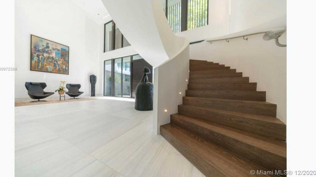 Small Image of 540 LEUCADENDRA DR, Coral Gables Number 9