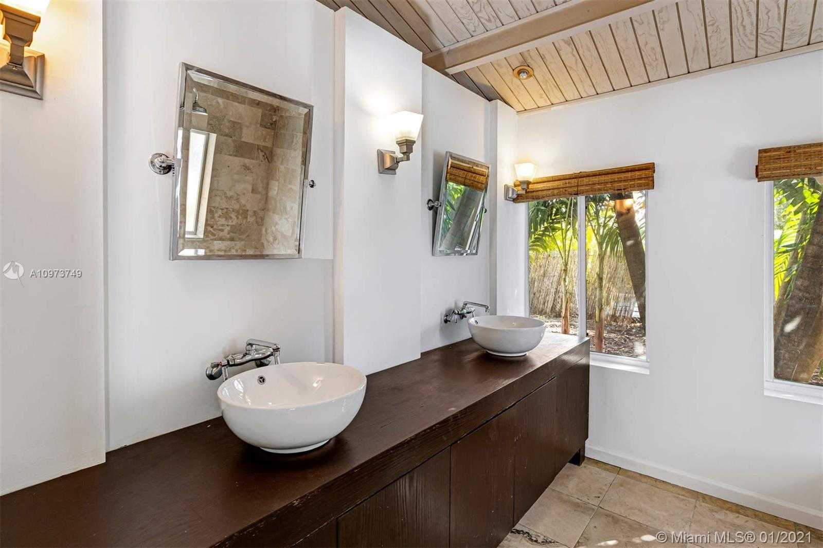 Small Image of 901 NORTH WEST 7TH ST RD, Miami Number 17