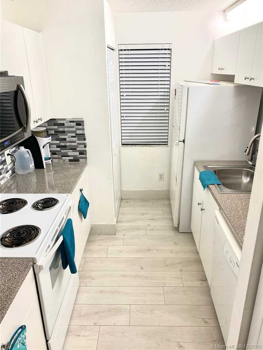 Small Image of 11721 NORTH WEST 11TH ST, Pembroke Pines Number 15