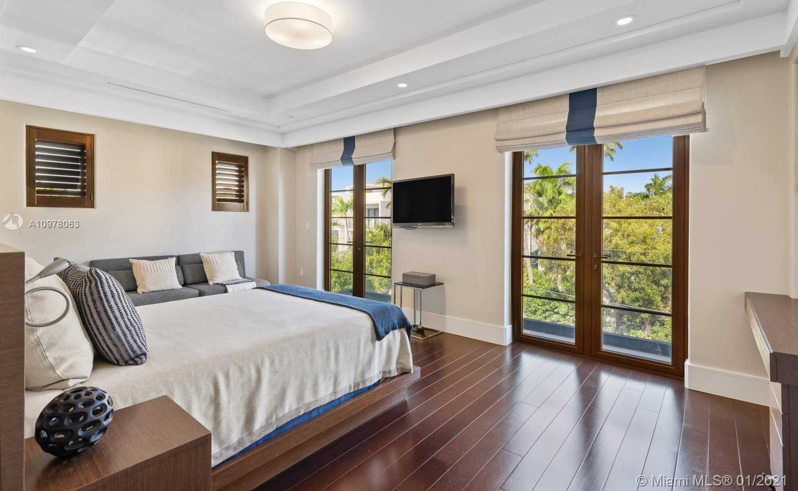 Small Image of 288 SOUTH COCONUT LN, Miami Beach Number 21