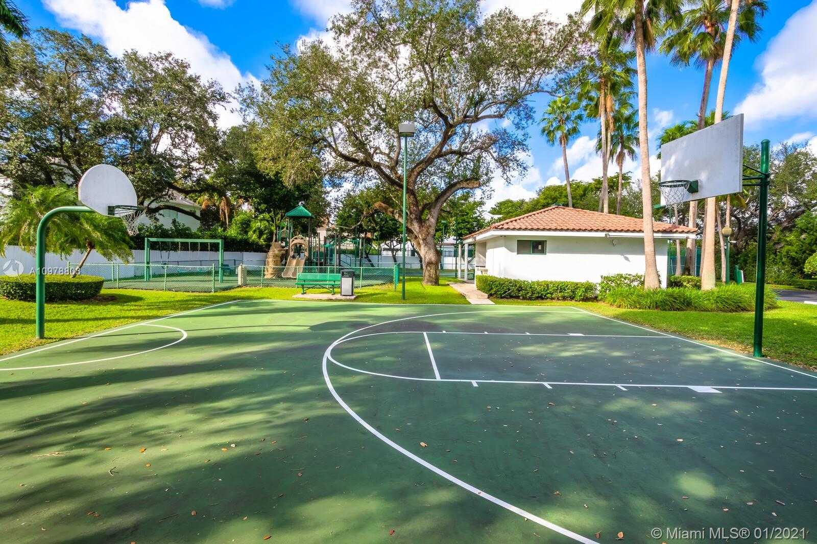 Small Image of 1945 NORTH EAST 201ST ST, Miami Number 15