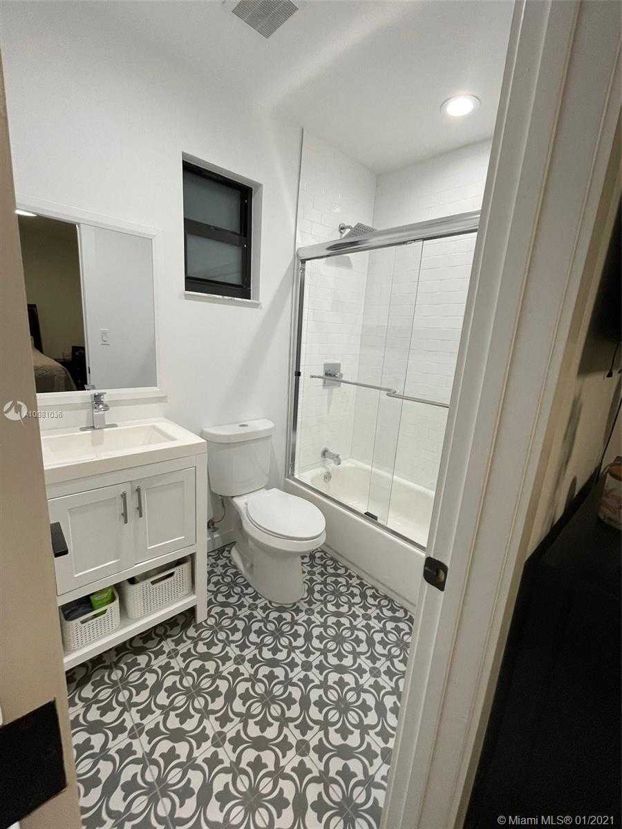 Small Image of 424 NORTH WEST 136TH PL, Unincorporated Dade County Number 36