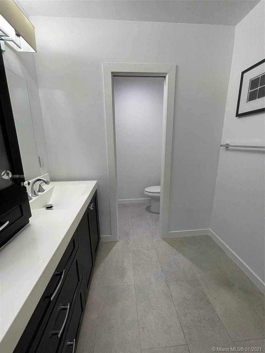 Small Image of 424 NORTH WEST 136TH PL, Unincorporated Dade County Number 56
