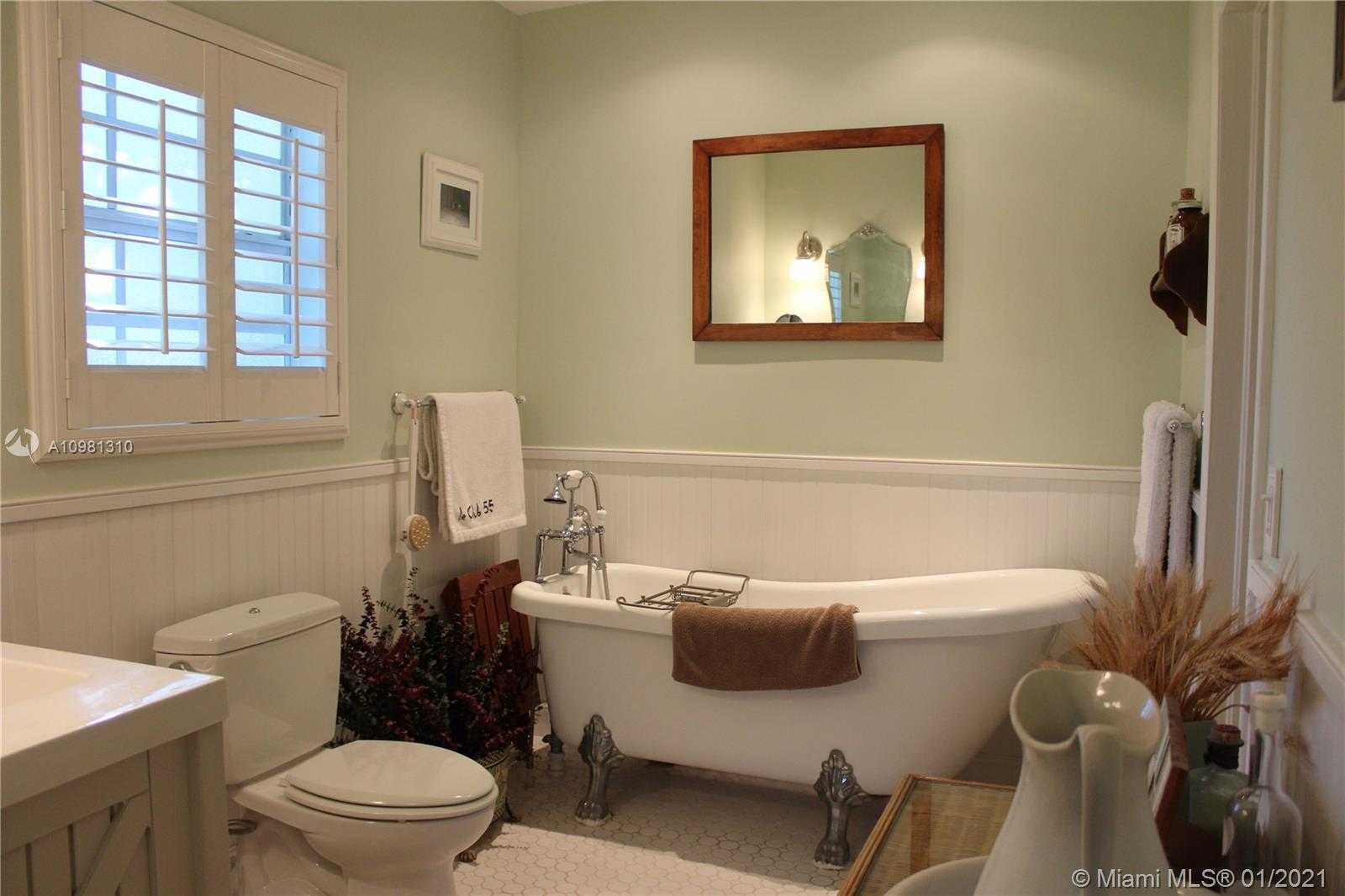 Small Image of 9550 NORTH WEST 1ST AVE, Miami Shores Number 10