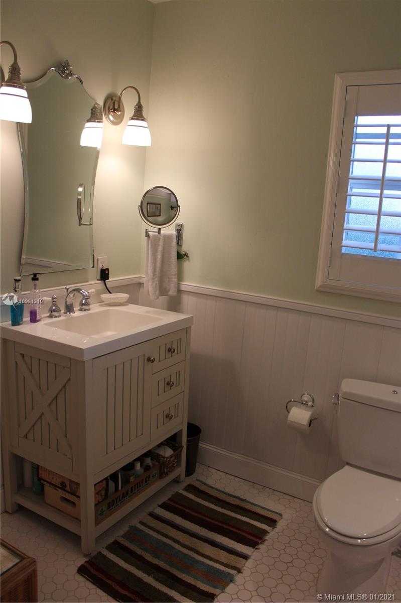 Small Image of 9550 NORTH WEST 1ST AVE, Miami Shores Number 15