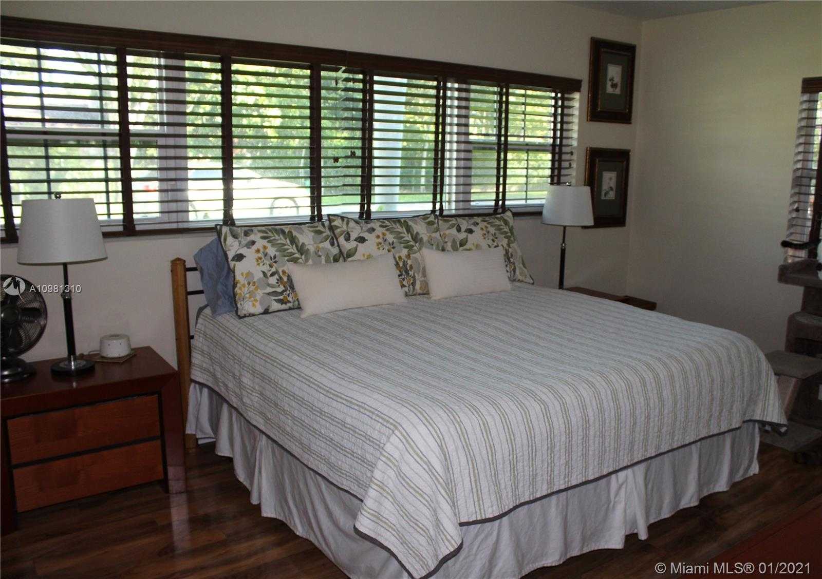 Small Image of 9550 NORTH WEST 1ST AVE, Miami Shores Number 16