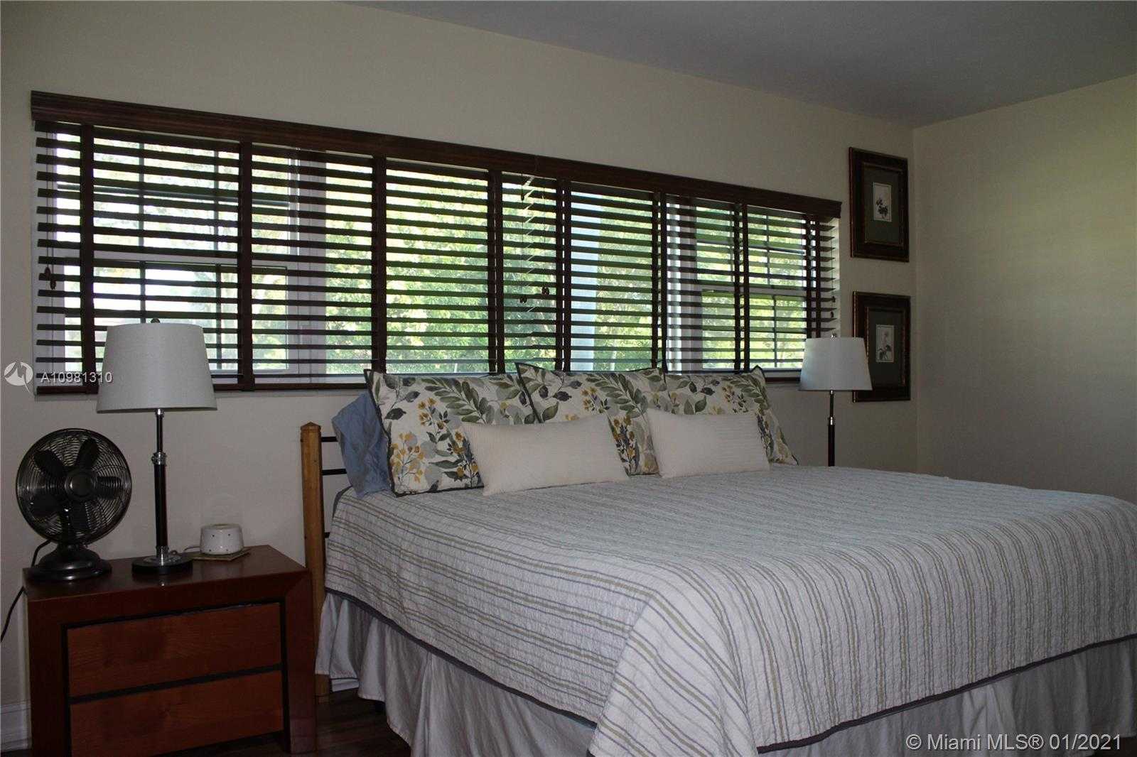 Small Image of 9550 NORTH WEST 1ST AVE, Miami Shores Number 17