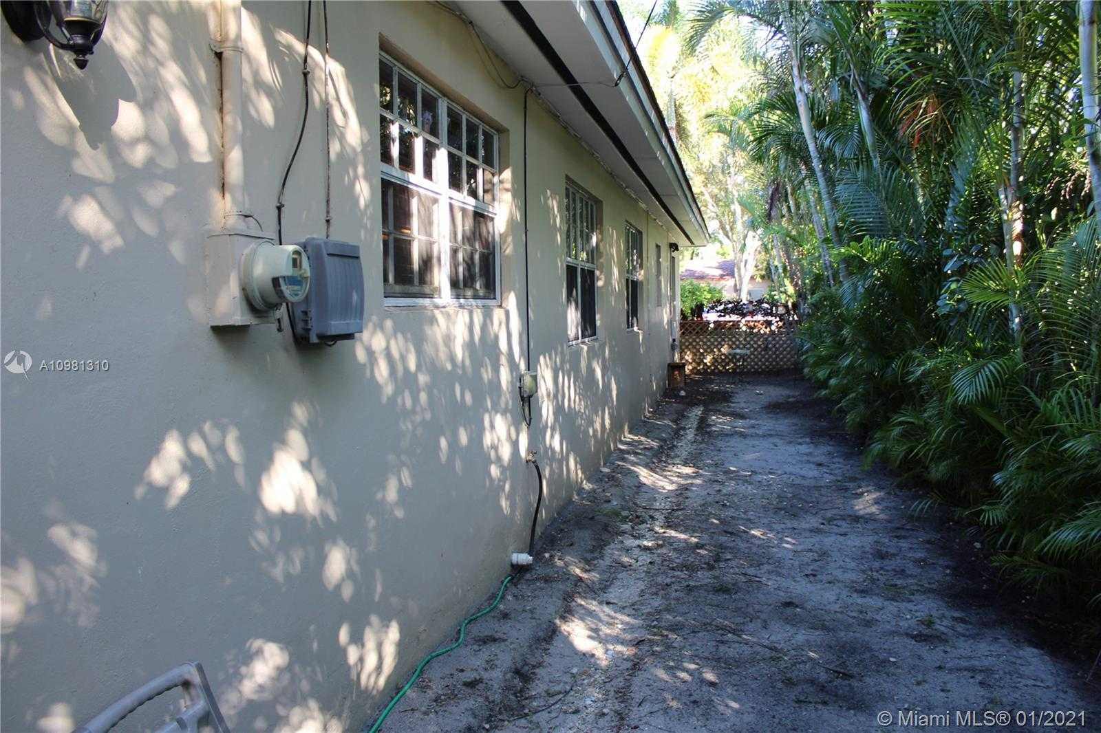 Small Image of 9550 NORTH WEST 1ST AVE, Miami Shores Number 19