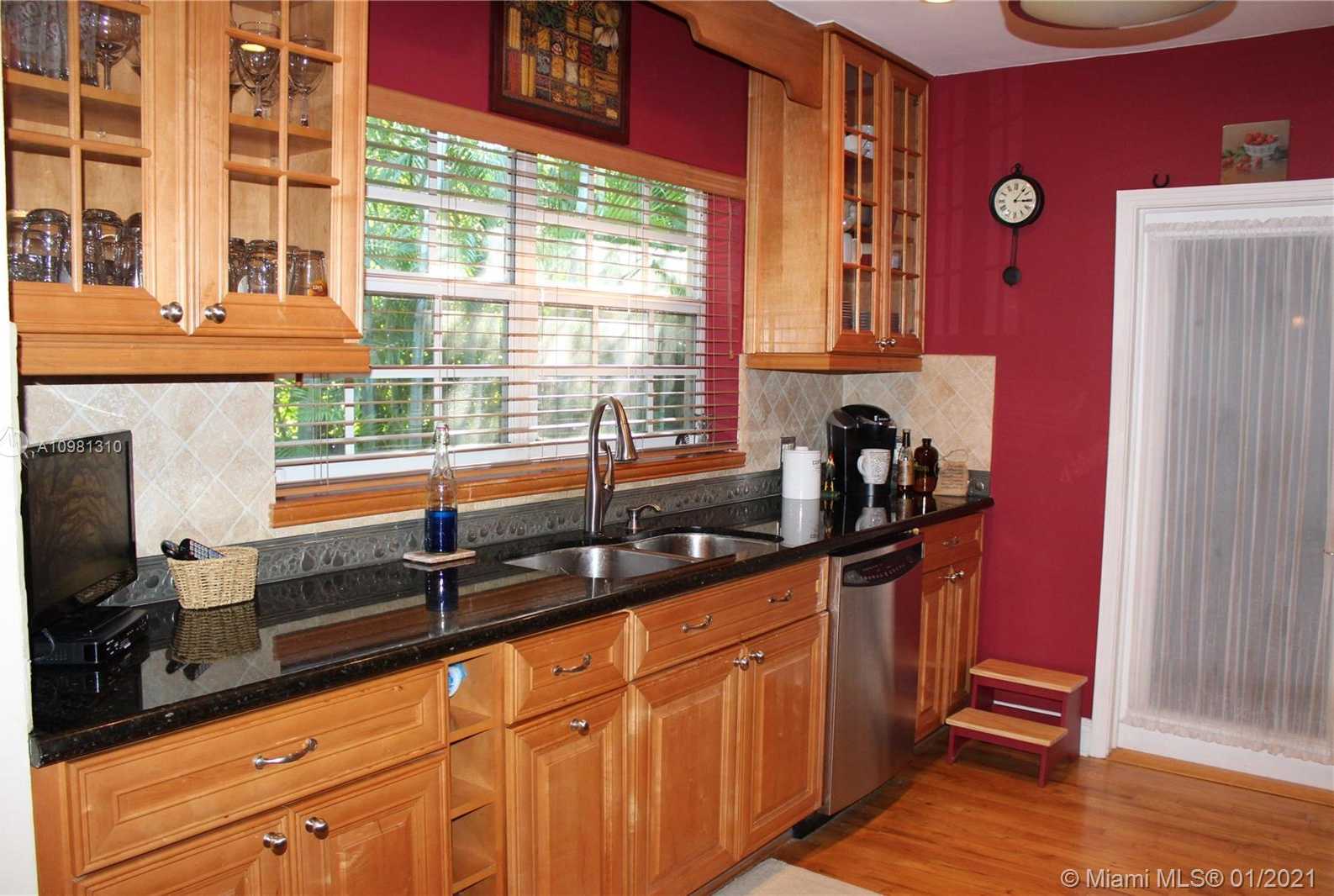 Small Image of 9550 NORTH WEST 1ST AVE, Miami Shores Number 6