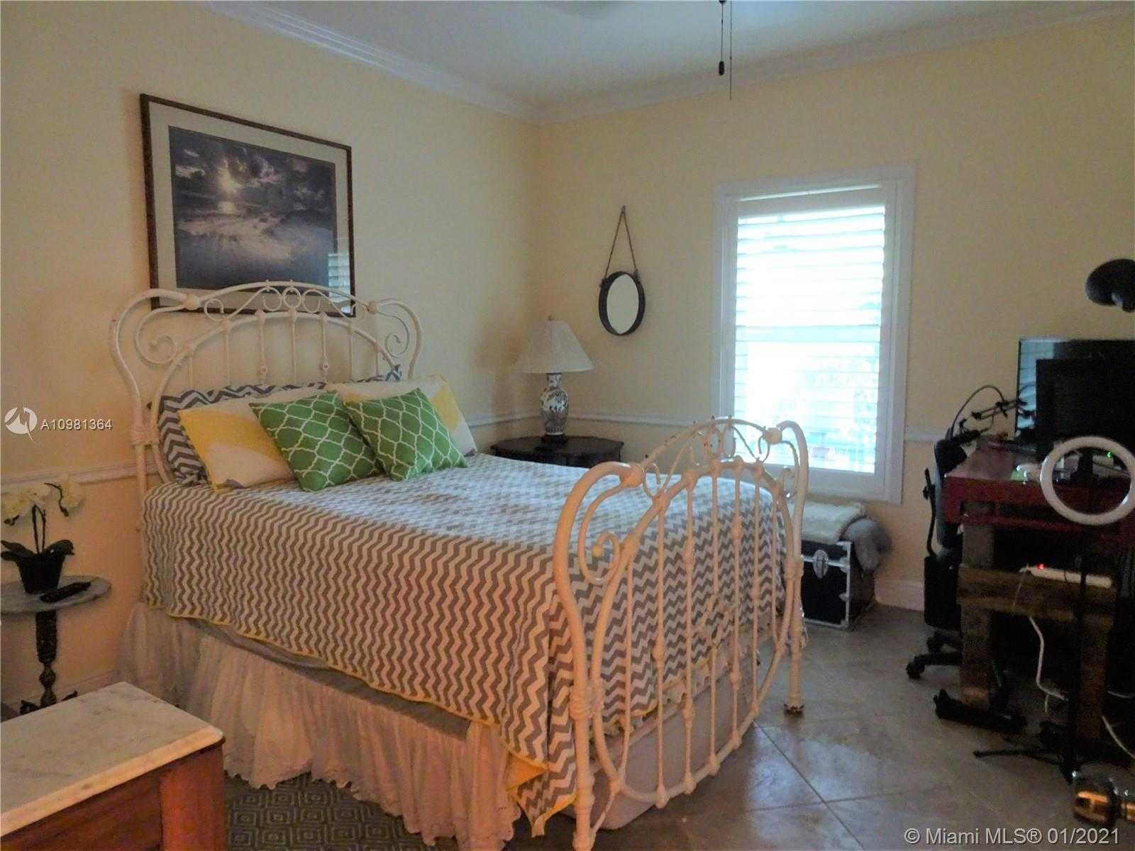 Small Image of 24280 SOUTH WEST 182 AVE, Homestead Number 27
