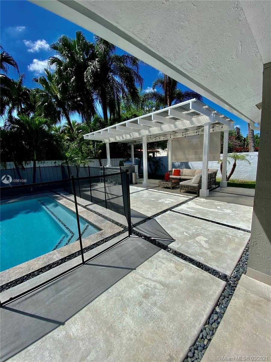Small Image of 7916 NORTH WEST 162ND ST, Miami Lakes Number 18